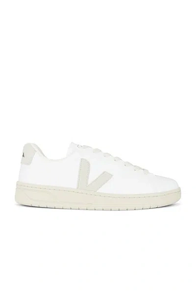 Veja Urca In White & Natural