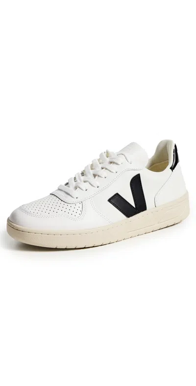 Veja V 10 In White