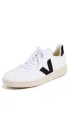 Veja V 10   Unisex In White/black