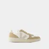 Veja V10 Chromefree Leather Extra White Natural Sahara In White