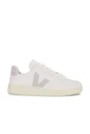 Veja White Low-top Sneakers With Logo Patch In Leather Man  In Extra White & Light Grey