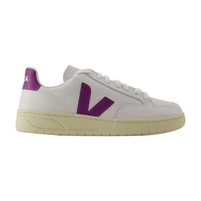 Veja Sneaker "v-12" In White