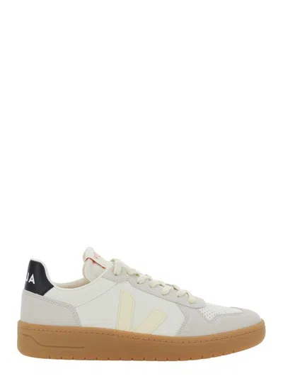 VEJA 'V-82' GREY LOW TOP SNEAKERS WITH LOGO PATCH ON TONGUE AND SIDE AND LOGO LETTEIRNG ON THE HEEL IN LE