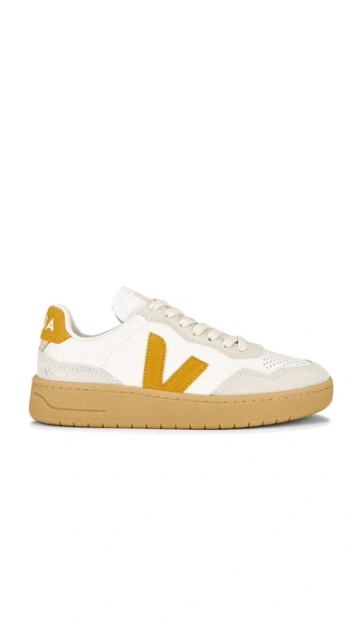 Veja V-90 Sneaker In White