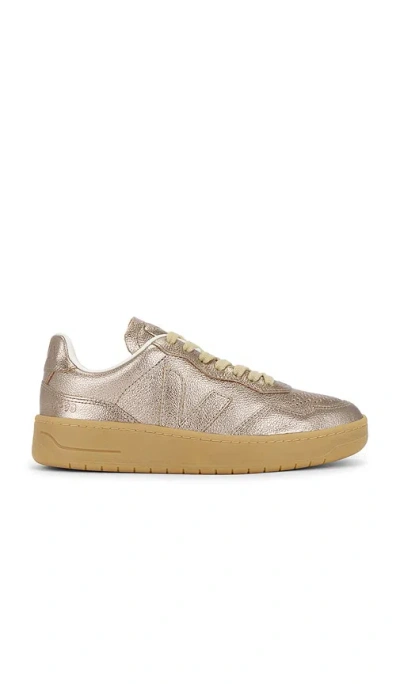 VEJA V-90 SNEAKER