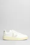 Veja V-90 Sneakers In White Leather In White