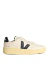 Veja V 90 Sneakers In Blanco