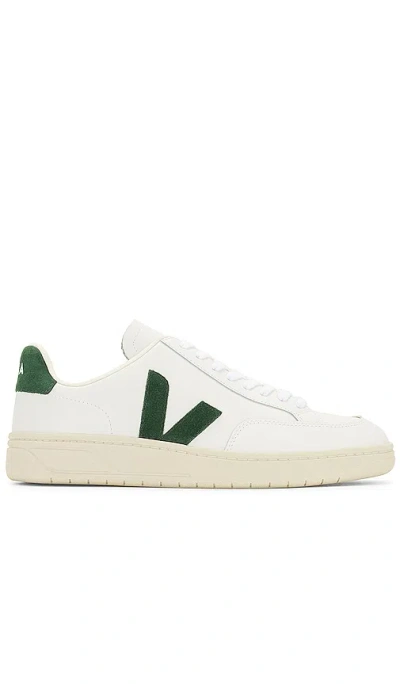 Veja V-12 In Extra White & Cyprus