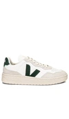 Veja V-90 Sneaker In White