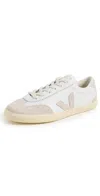 Veja Volley Canvas In White/natural