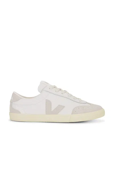 Veja Volley In White & Natural