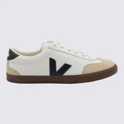 Veja Volley Sneaker In White