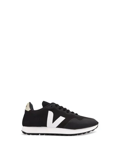 Veja B In Dark White