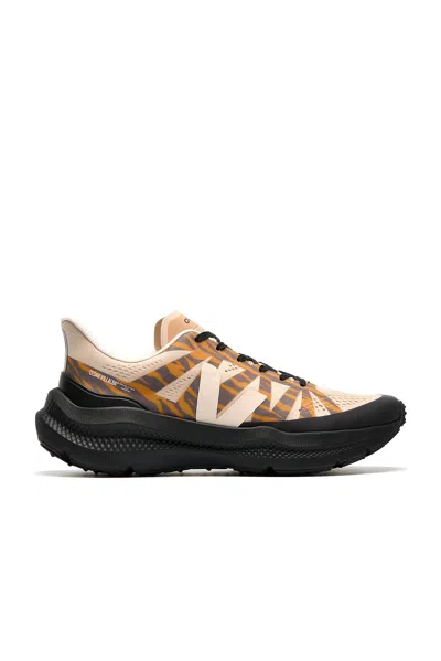 Veja X Cesar Villalba Condor 3 Advanced  Sneakers In Areai  Cashew  & Ouro