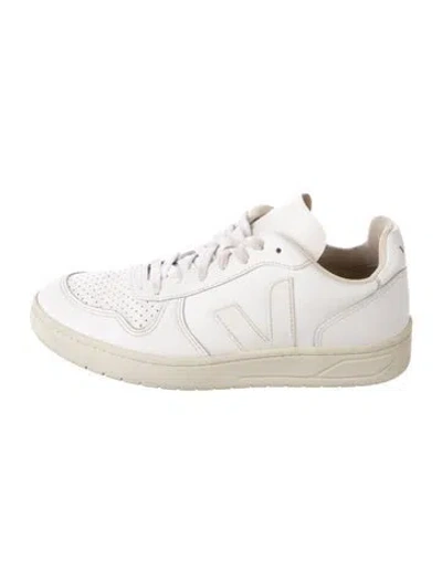 Pre-owned Vejas Leather Sneakers In White