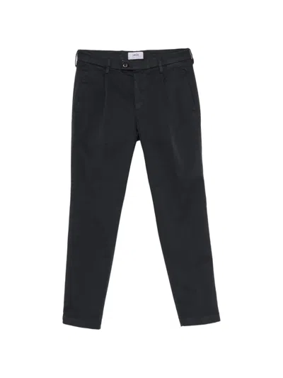 Vela Shop Pleated Trousers In Black