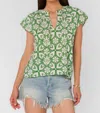 Velvet Heart Indie V-neck Blouse In Juniper Green Geo In Green