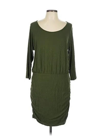 Pre-owned Venus Casual Dress In Green
