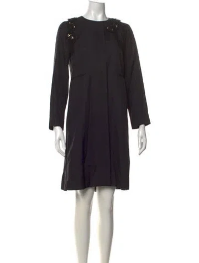 Pre-owned Vera Wang Crew Neck Knee-length Dress In Black