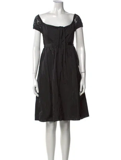Pre-owned Vera Wang Lace Pattern Knee-length Dress In Black