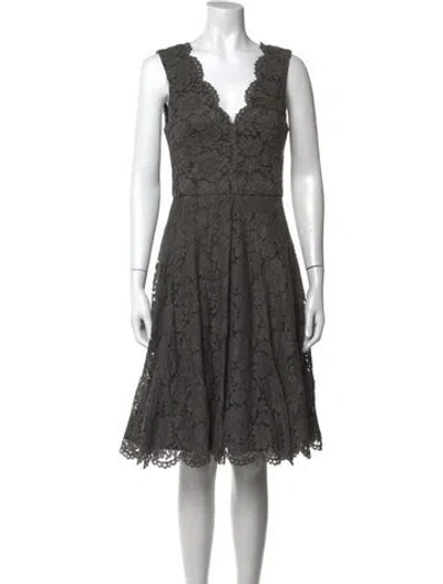 Pre-owned Vera Wang Lace Pattern Knee-length Dress In Grey
