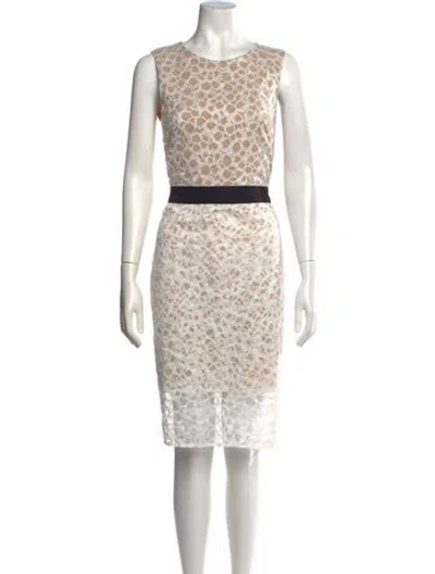 Pre-owned Vera Wang Lace Pattern Knee-length Dress In White