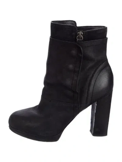 Pre-owned Vera Wang Leather Boots In Black