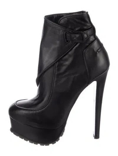 Pre-owned Vera Wang Leather Boots In Black