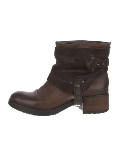 Pre-owned Vera Wang Leather Boots In Brown