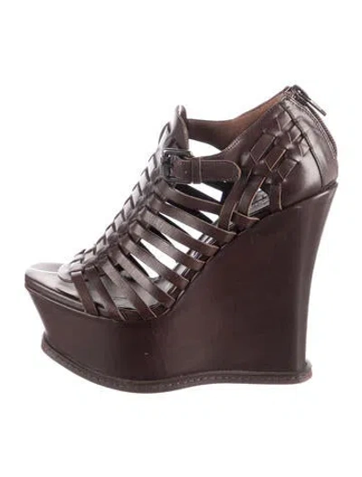 Pre-owned Vera Wang Leather Pumps In Brown