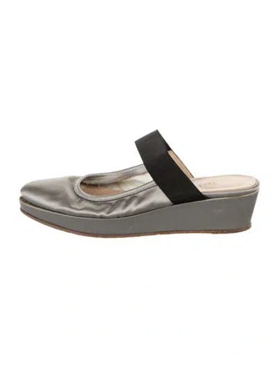 Pre-owned Vera Wang Satin Mules In Gray