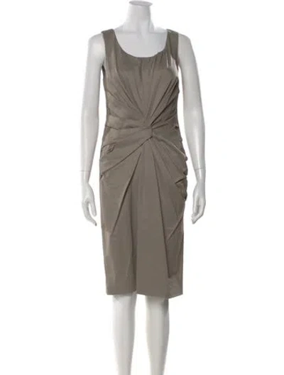 Pre-owned Vera Wang Scoop Neck Knee-length Dress In Neutral