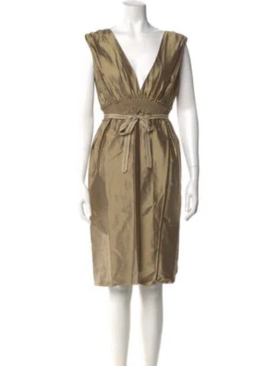 Pre-owned Vera Wang Silk Knee-length Dress In Brown