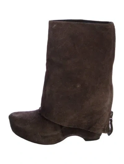 Pre-owned Vera Wang Suede Boots In Brown