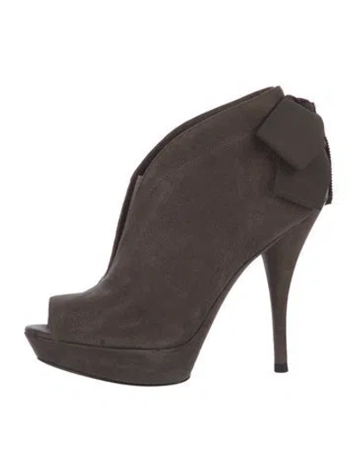 Pre-owned Vera Wang Suede Bow Accents Pumps In Brown