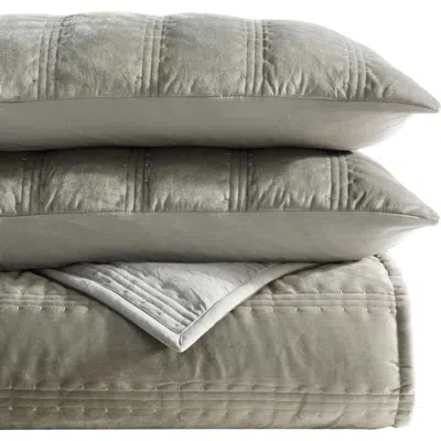 Vera Wang Velvet Linear Stitch Quilt Set In Silver Leaf