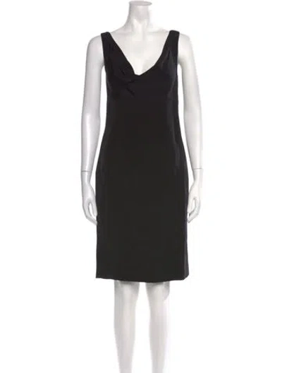 Pre-owned Vera Wang V-neck Knee-length Dress In Black