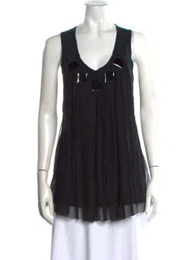 Pre-owned Vera Wang V-neck Sleeveless Top In Black
