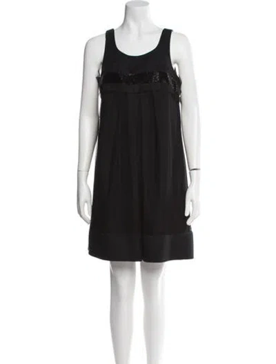 Pre-owned Vera Wang Wool Knee-length Dress In Black