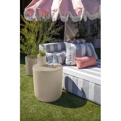 Veradek Kona Round 18.5'' Outdoor Side Table In Tan