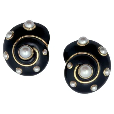 Pre-owned Verdura 18k Yellow Gold Black Jade Pearl Shell Earrings