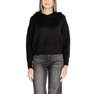 Vero Moda Viscose Tops & Women's T-shirt In Black