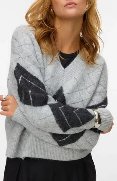 Vero Moda Dae Argyle V-neck Sweater In Gray