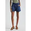 Veronica Beard Jaffe Jeansshorts Mit Falten In Bright Blue