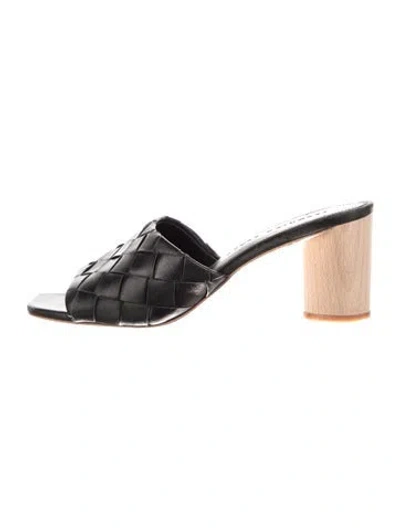 Pre-owned Veronica Beard Leather Sandals In Black