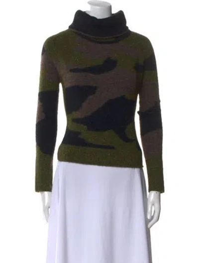 Pre-owned Veronica Beard Printed Turtleneck Sweatshirt In Green