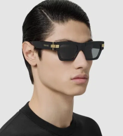 Pre-owned Versace 0ve4464-gb1/87 Black-gold Sunglasses In Gray