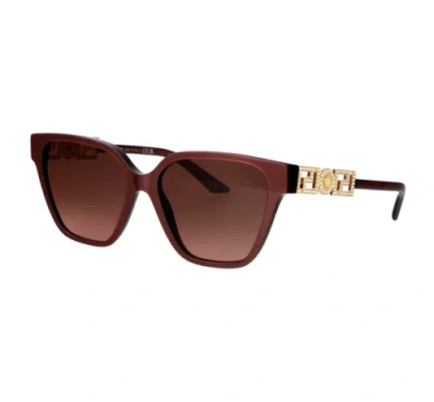 Pre-owned Versace 0ve4471bf-54755m Perla Dark Ruby Sunglasses
