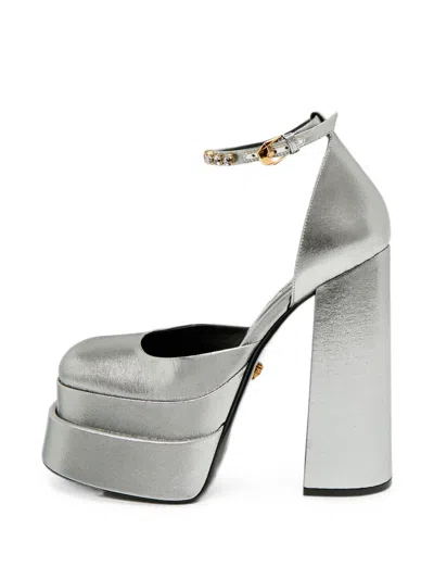 Pre-owned Versace Aevitas Double-stacked Platform Pumps In Silver