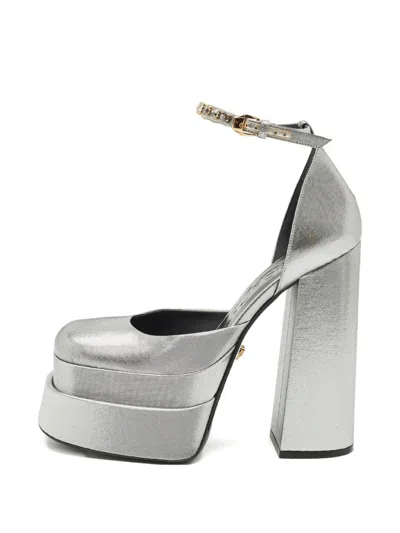 Pre-owned Versace Aevitas Pumps In Silver